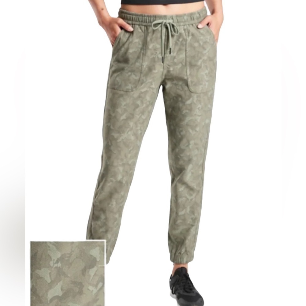 Athleta Stratum Camo Olive Elastic Waist Farallon Jogger Size